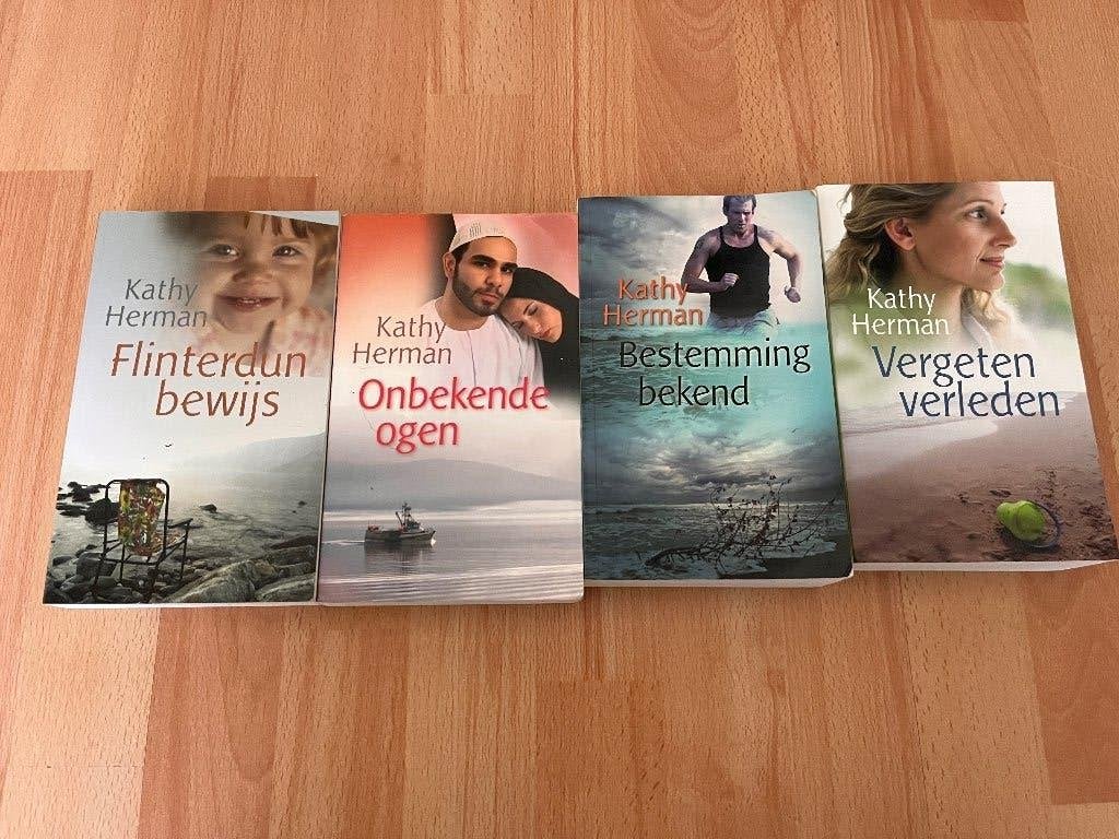 Kathy Herman boeken set - 4 thrillers, Gelezen, Ophalen of Verzenden, Nederland, Kathy Herman