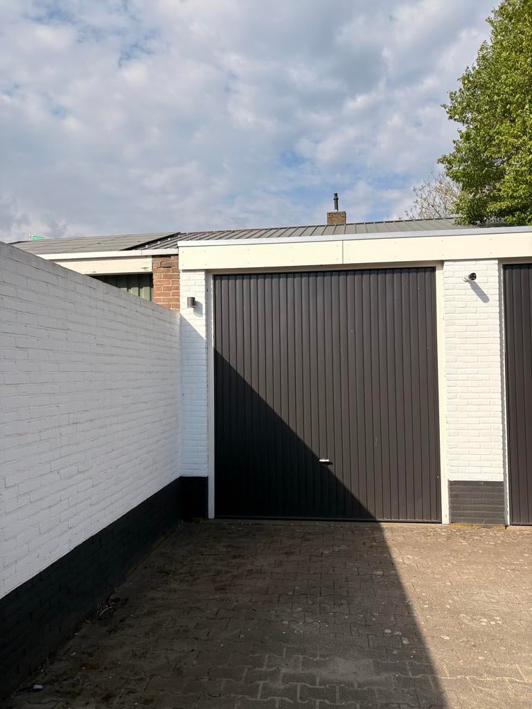 Te huur: ruime garagebox. Centrum Nijverdal, Hobby en Vrije tijd, Ophalen