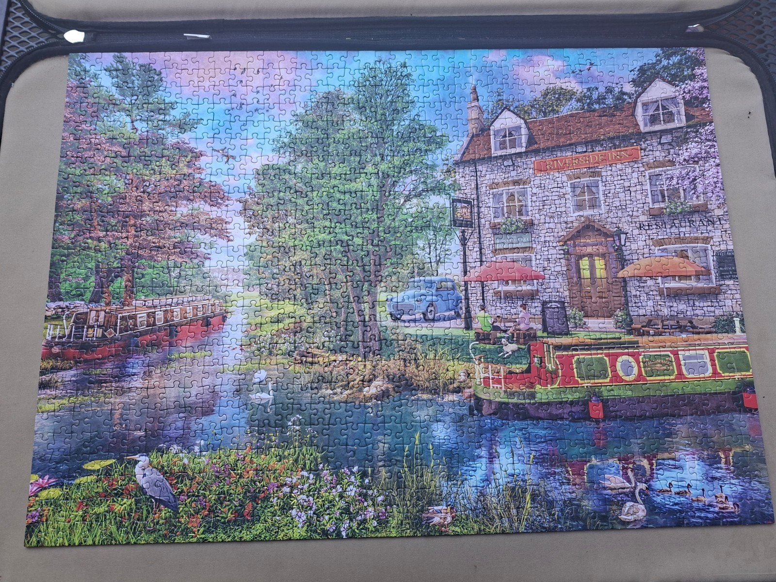 RIVERSIDE INN, Ophalen, 500 t/m 1500 stukjes, Zo goed als nieuw