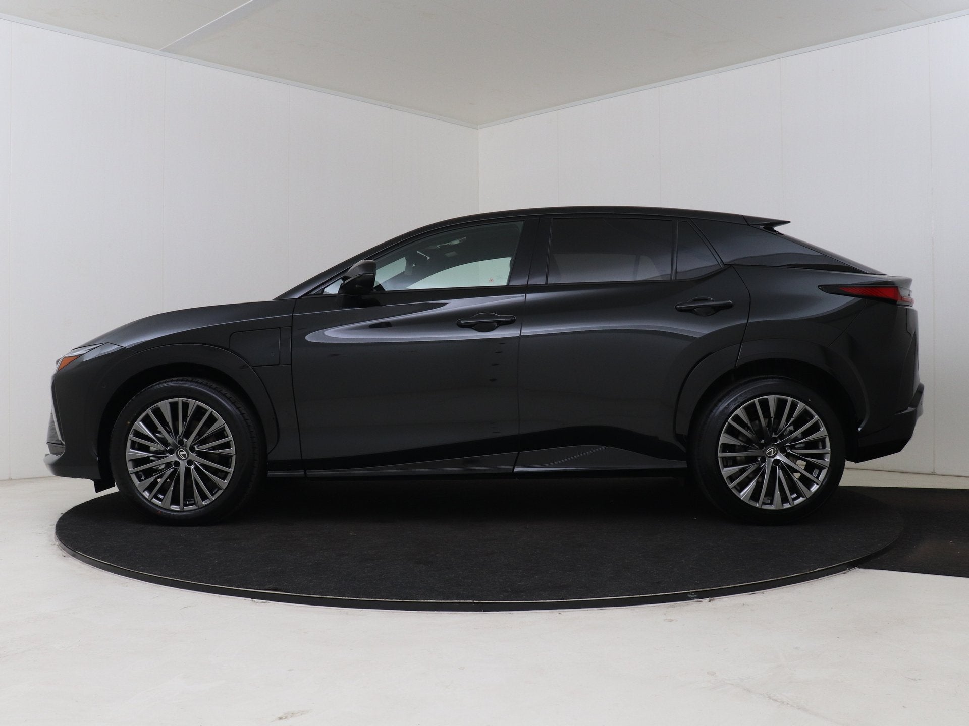 Lexus RZ 350e 35th Edition 77 kWh | Memory Seat | 360 Camera, Auto's, 12 maanden, Automatische klimaatregeling, 71 kWh, Zwart