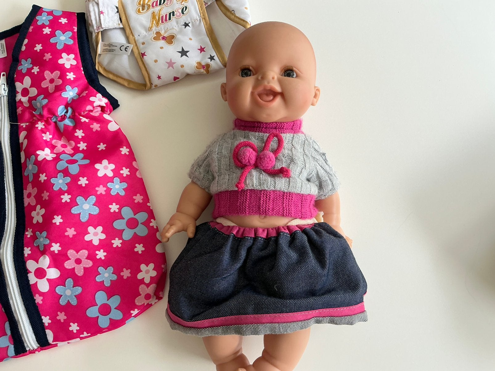 Paola Reina baby pop met accessoires, Ophalen of Verzenden, Gebruikt, Babypop