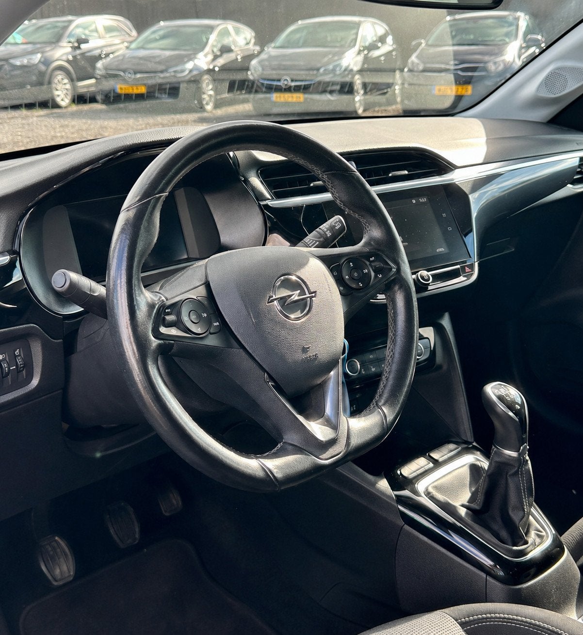 Opel Corsa 1.2 Elegance/NAVI/CARPLAY/DIGI DASH, Voorwielaandrijving, 1199 cc, Leder en Stof, Origineel Nederlands