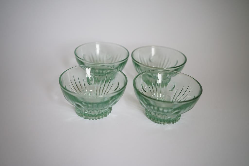 Persglas Art Deco kommetjes 4x dessert schaaltje lichtgroen., Ophalen of Verzenden, Zo goed als nieuw, Glas, Schaal of Schalen