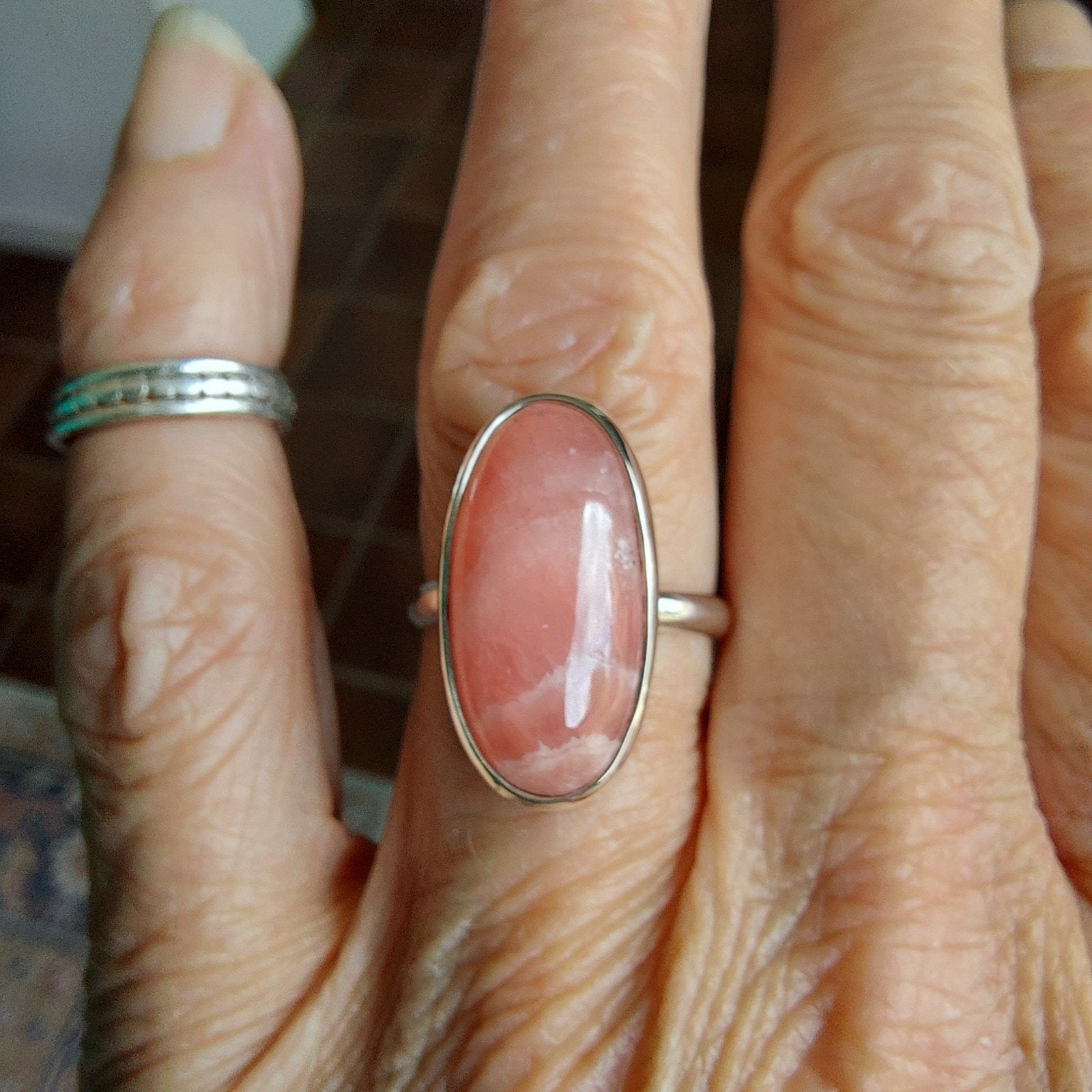 Mooie nieuwe zilveren ring met een ovale Rhodochrosiet mt 17, Nieuw, Ophalen of Verzenden, 17 tot 18, Roze