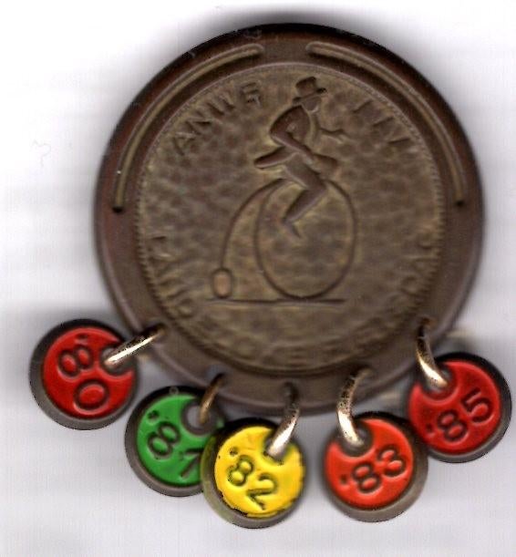 Landelijke fietsdag ANWB VVV met 5 jaar plaatjes ( Y_179 ), Verzamelen, Speldjes, Pins en Buttons, Verzenden, Nieuw, Sport, Speldje of Pin