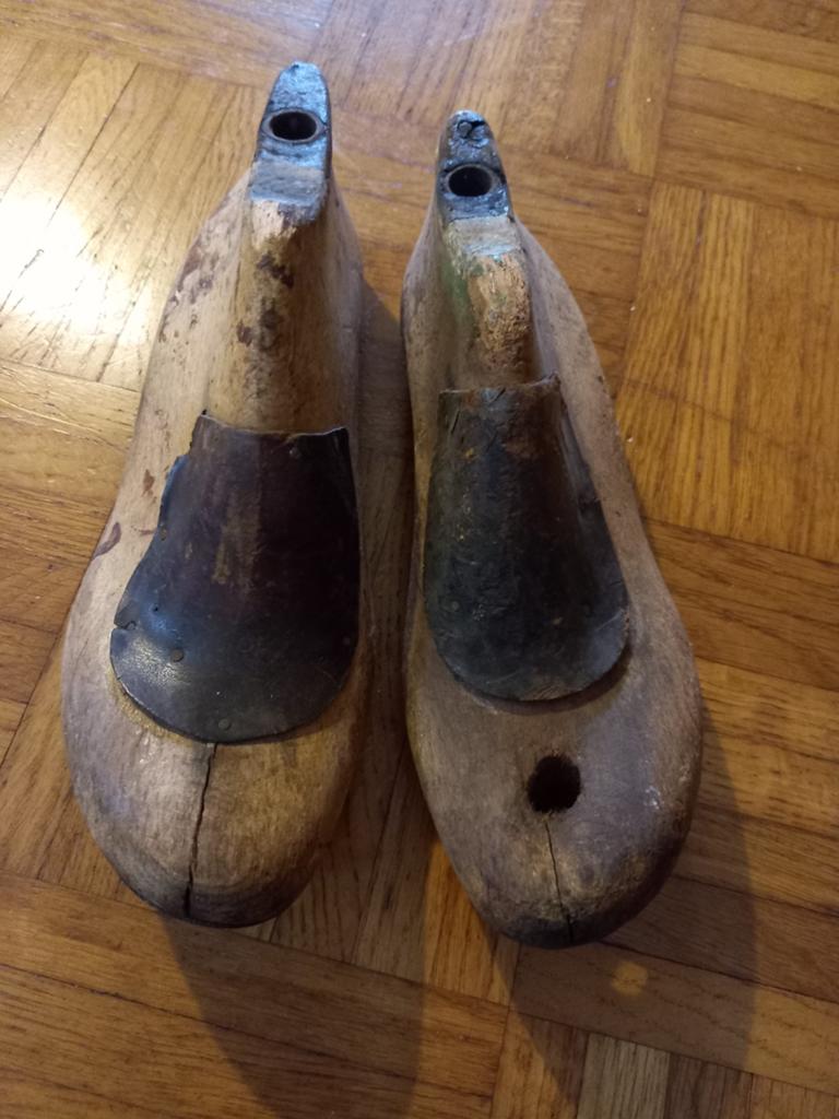 Hele oude houten schoenleesten
Links maat 4, rechts maat 5,, Verzenden, Gebruikt