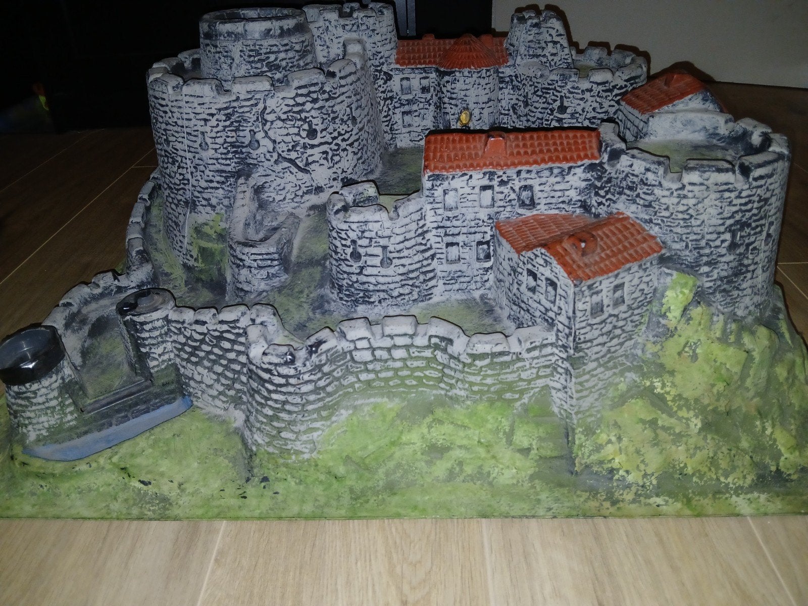 Groot speelkasteel, Hobby en Vrije tijd, Ophalen, Gebruikt, 1:50 of kleiner, Diorama