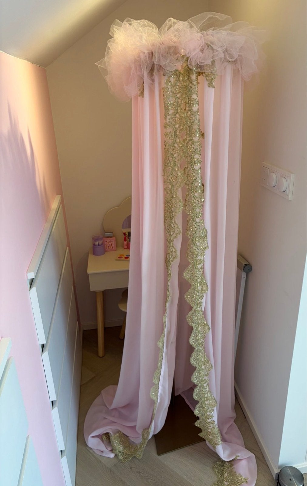 Roze hemelbed met gouden details, Ophalen, Overige stijlen, Roze, Zo goed als nieuw