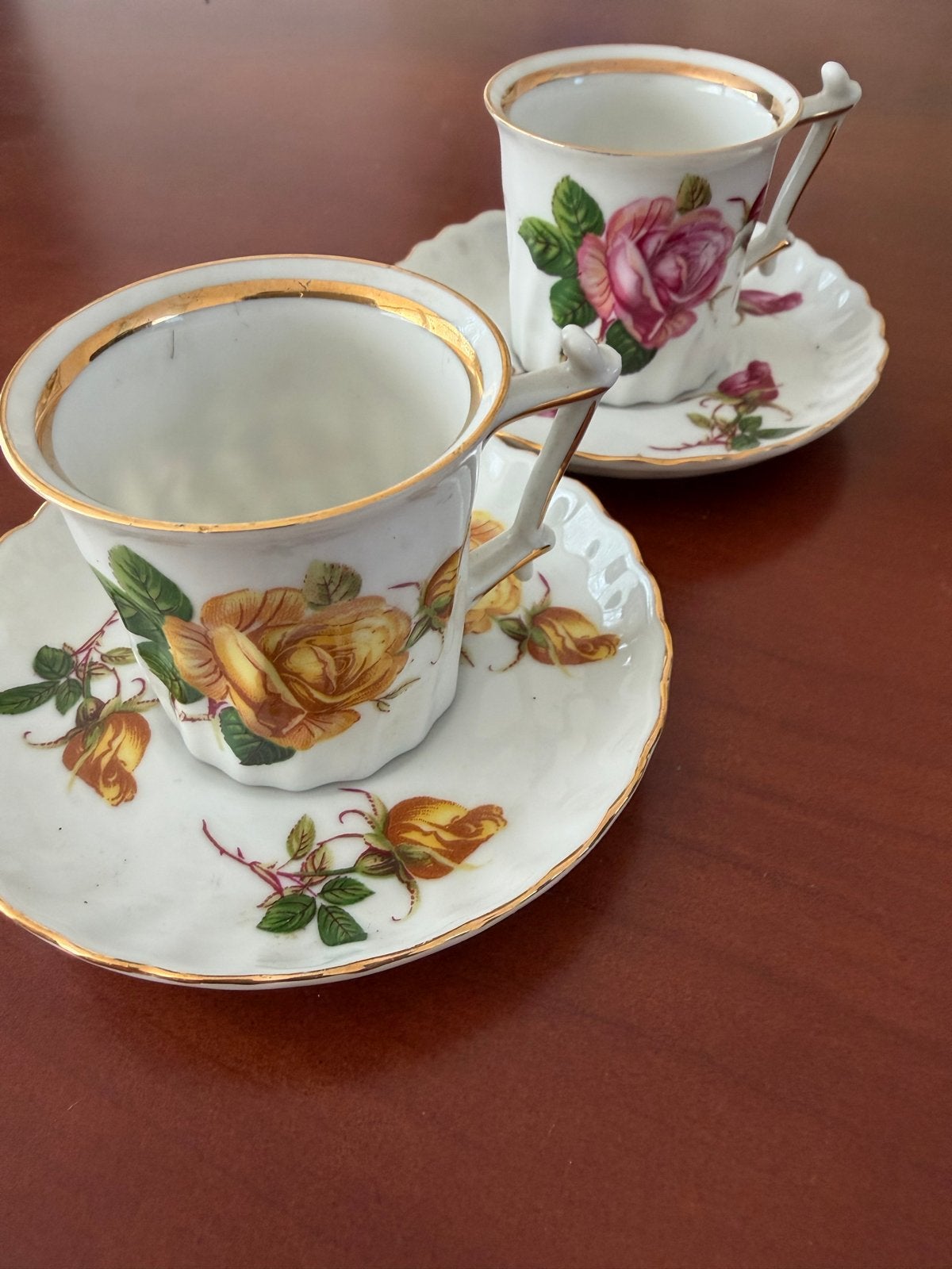 Set van 2 Vintage Porseleinen Kopjes met Rozen Decor, Antiek en Kunst, Ophalen