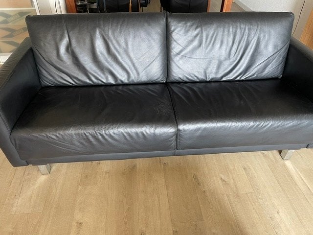 Aangeboden Leolux Bank zwart leer en 2 stoelen stof rood., Ophalen, Gebruikt, Driepersoons, 75 tot 100 cm