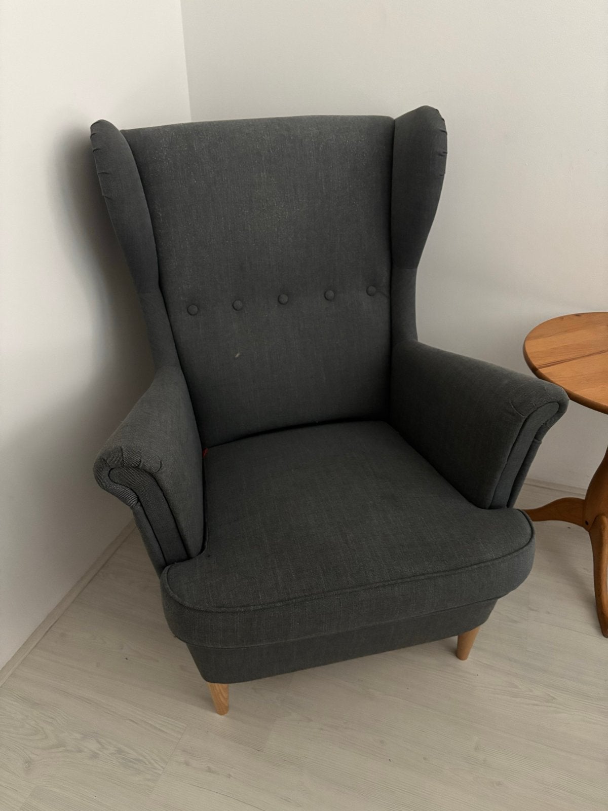 Ikea Strandmon with light brown legs (custom), Huis en Inrichting, Ophalen, Gebruikt, Stof, 75 tot 100 cm
