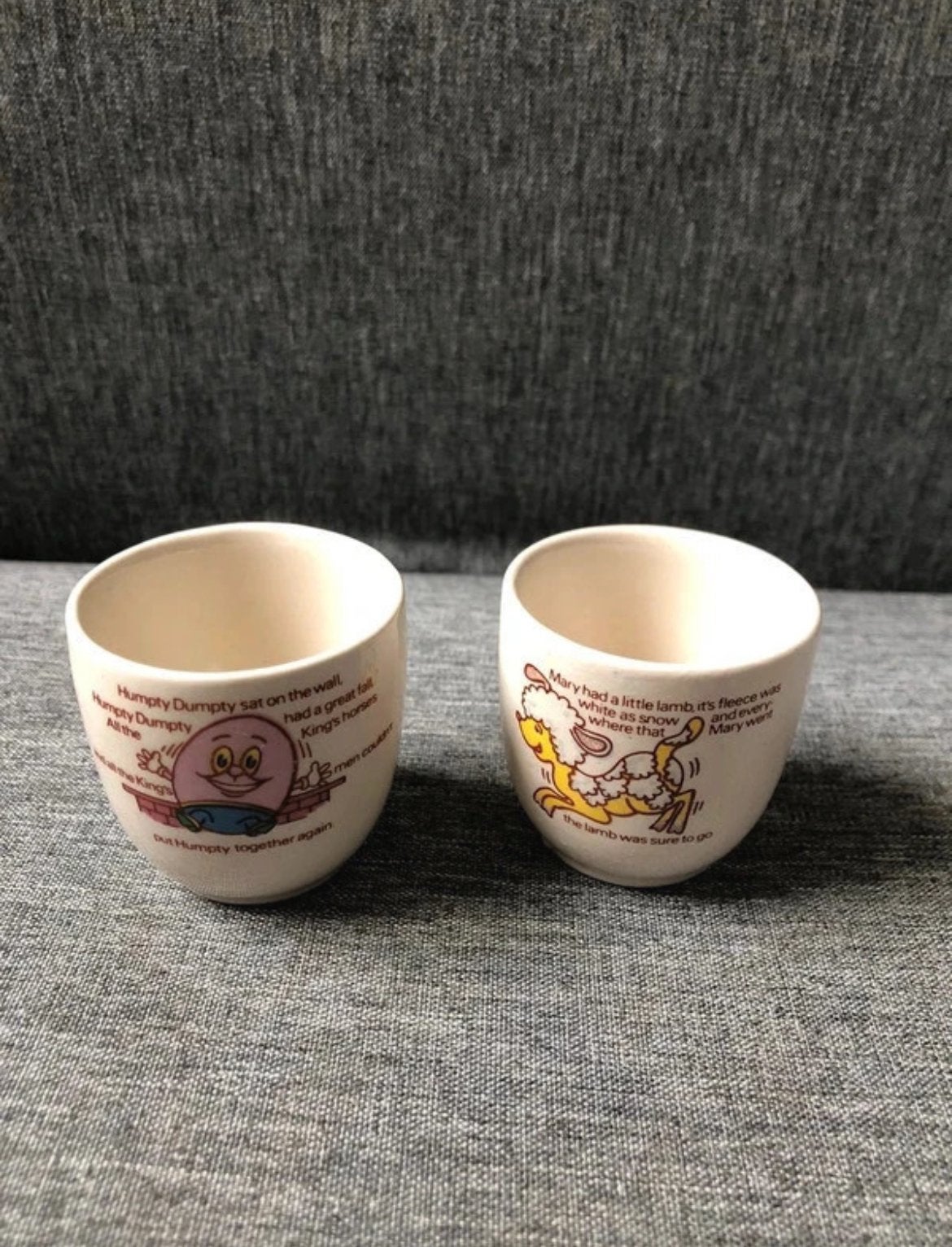 Set van 2 Vintage nursery rhyme Eierdopjes  Humpty Dumpty, Overige merken, Keramiek, Overige typen, Ophalen of Verzenden