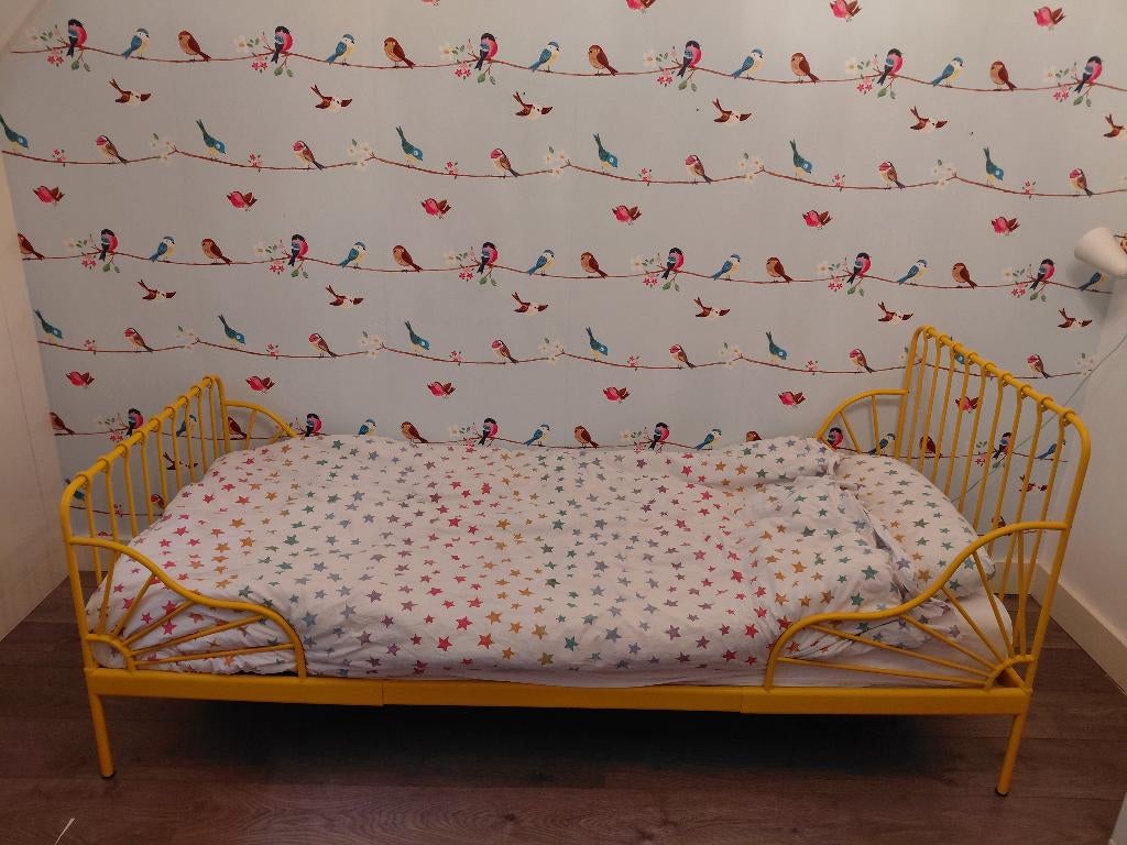 Geel Ledikant, Kinderen en Baby's, Kinderkamer | Bedden, Ophalen, 70 tot 85 cm, Zo goed als nieuw, Lattenbodem