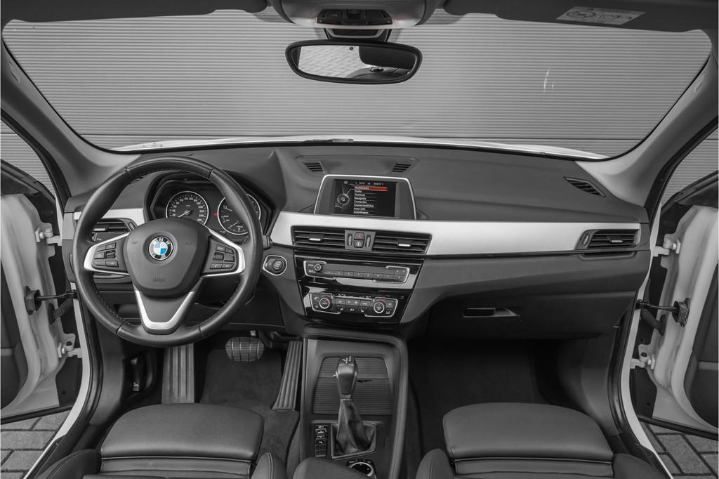BMW X1 sDrive18d Automaat Pano Handel/Export (bj 2016), 136 pk, 4 cilinders, 1445 kg, Leder