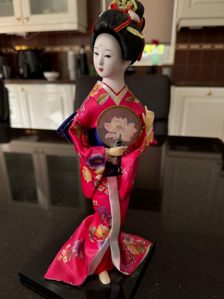 Bieden: Japanse vrouw in kimono 25cm, Ophalen of Verzenden