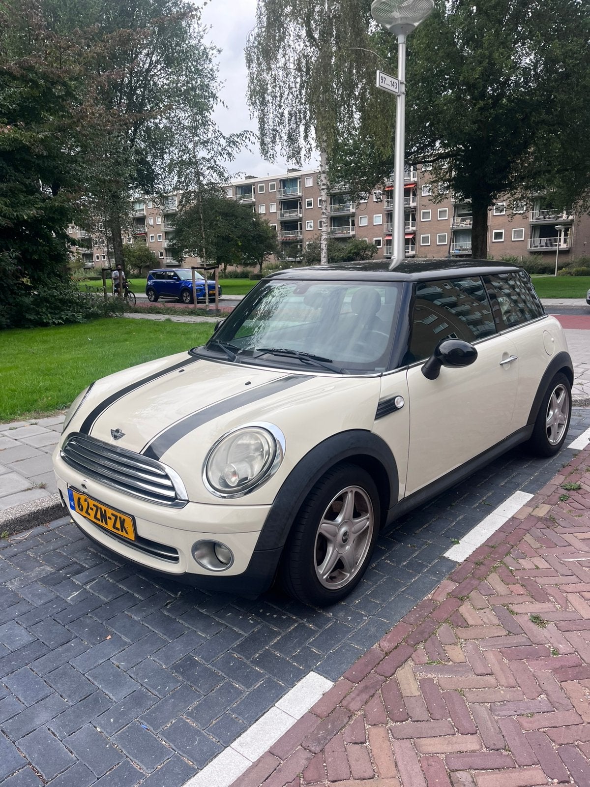 Mini 1.6 16V Cooper 2008 Wit, Auto's, Voorwielaandrijving, 4 cilinders, 4 stoelen, Leder en Stof