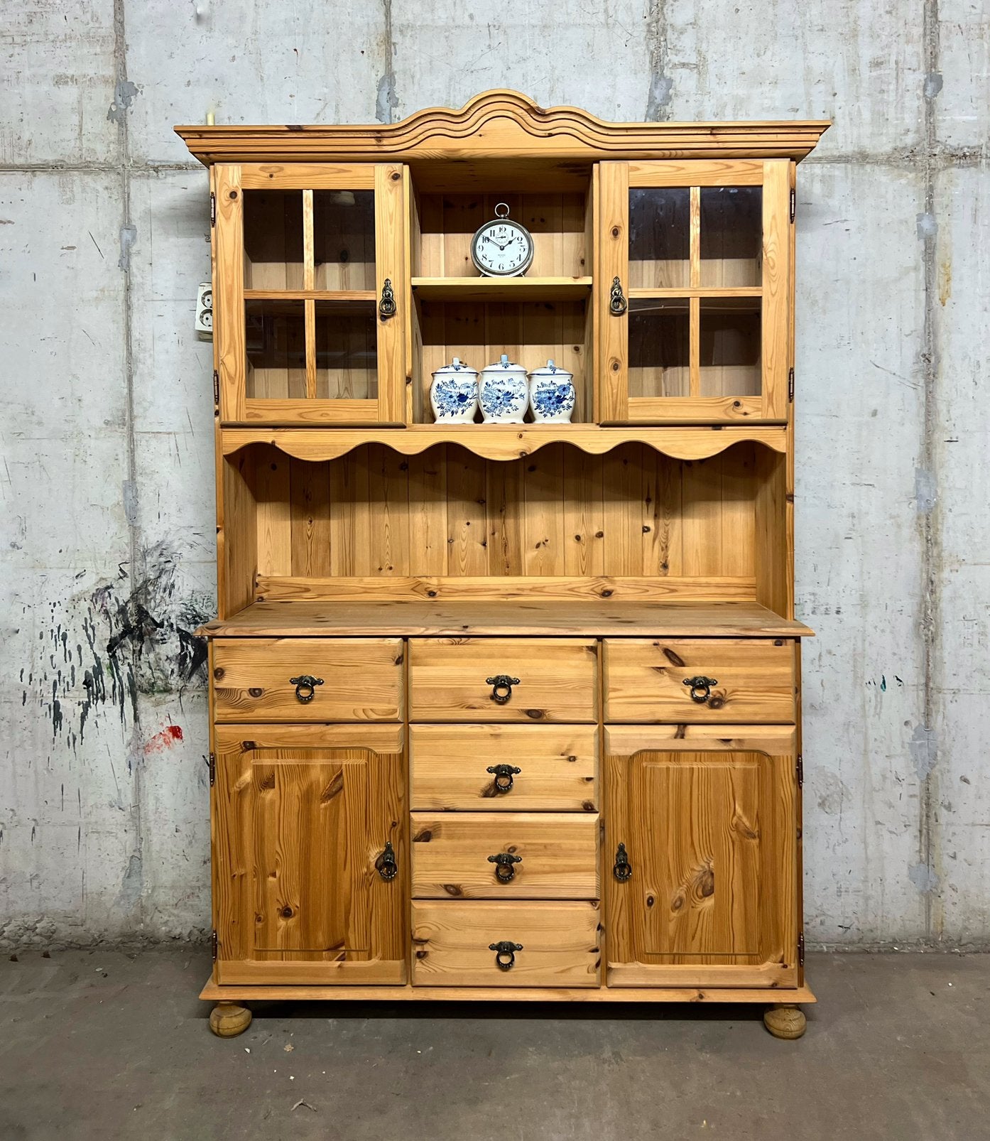 Noorse grenen buffetkast, Ophalen, 100 tot 150 cm, Met lade(s), 25 tot 50 cm