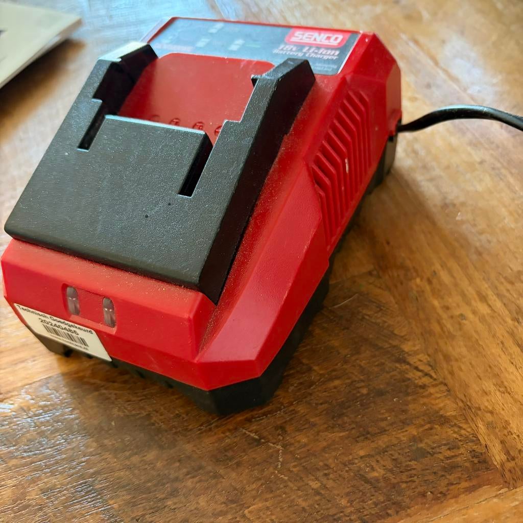 Senco acculader 18v zgan, Ophalen, Zo goed als nieuw