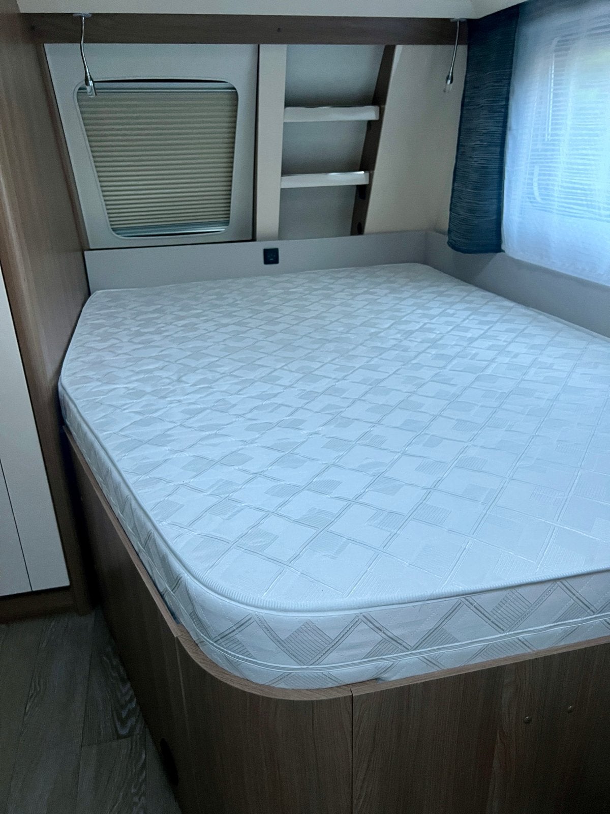 Matras Hobby 460/495 - Zo goed als nieuw (198x138x16cm), Ophalen, Zo goed als nieuw