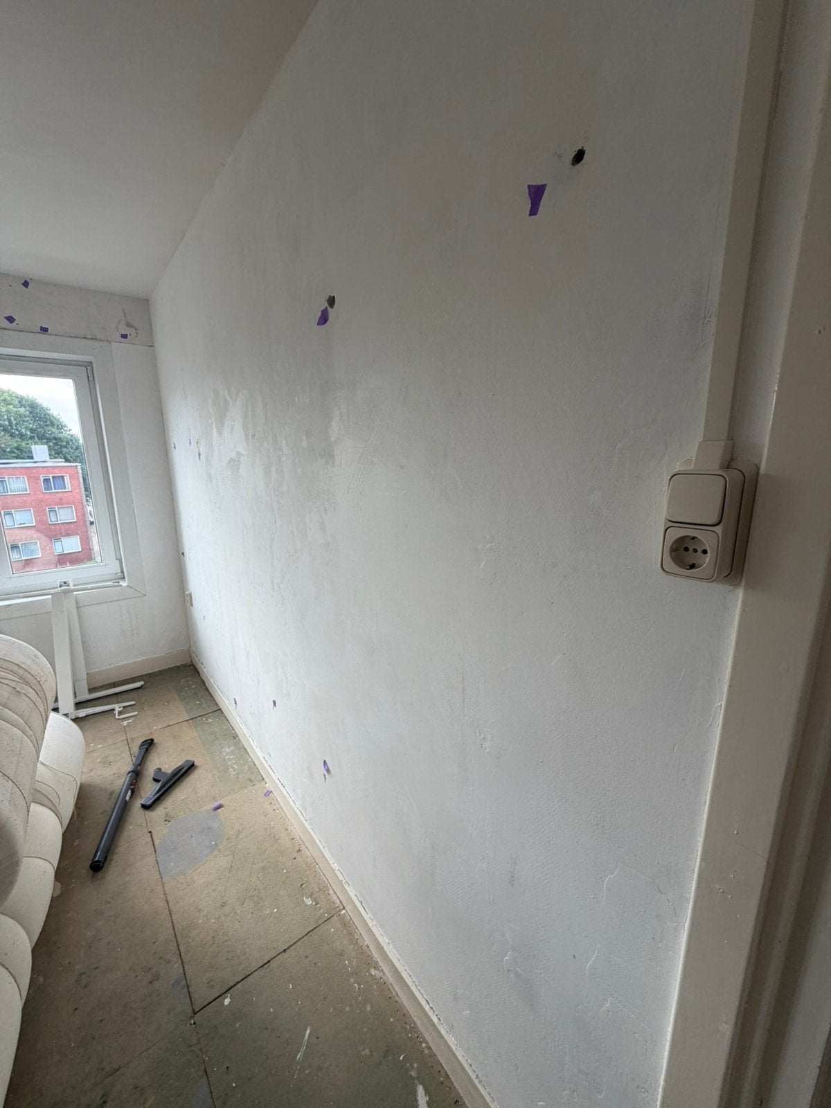 Gezocht: ervaren behanger, samen één kamer renovlies (Grunn), Ophalen of Verzenden