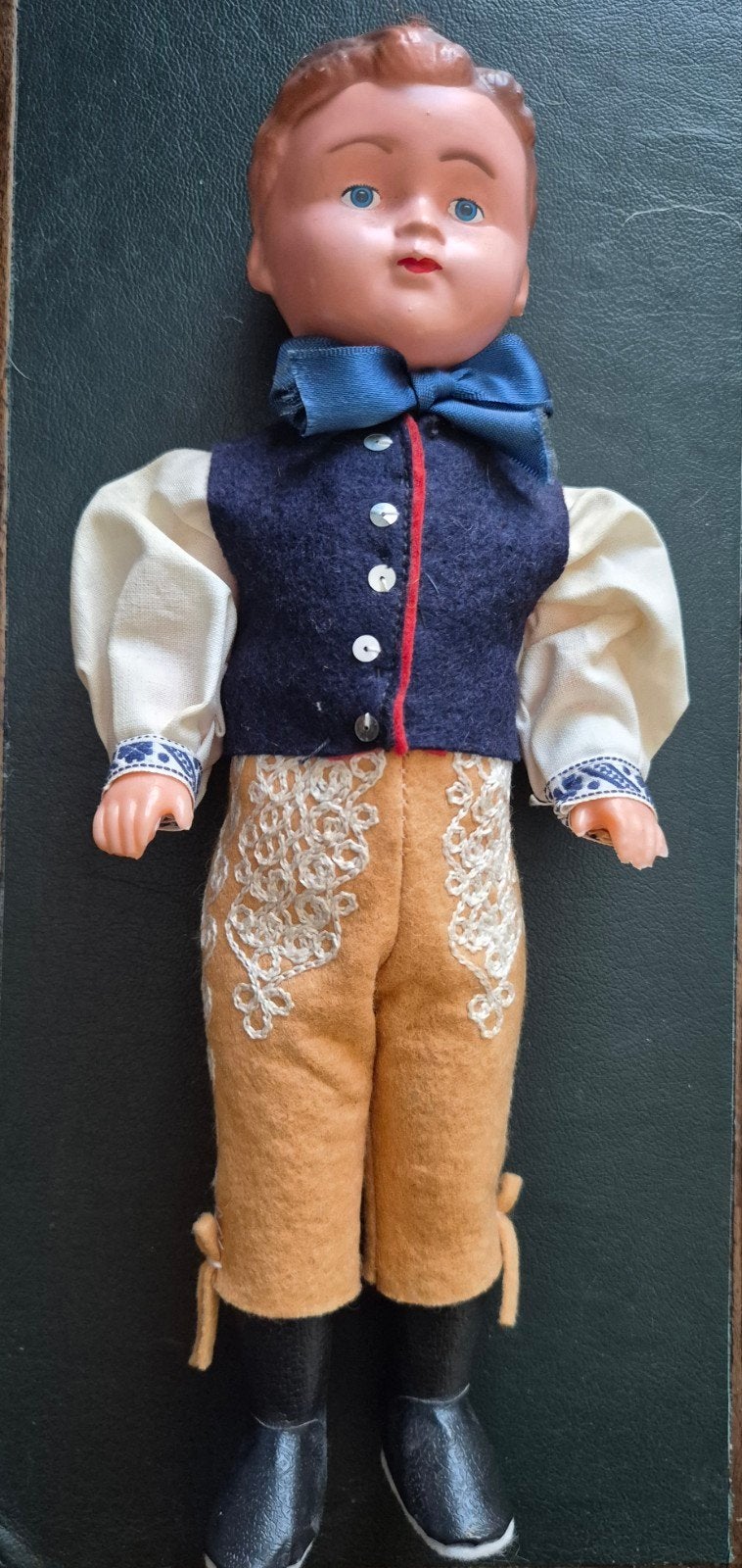Vintage pop in traditionele klederdracht, Ophalen of Verzenden, Gebruikt, Pop