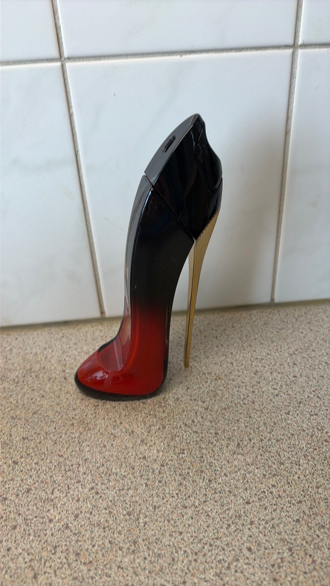 Carolina herrera, Verzenden, Zo goed als nieuw