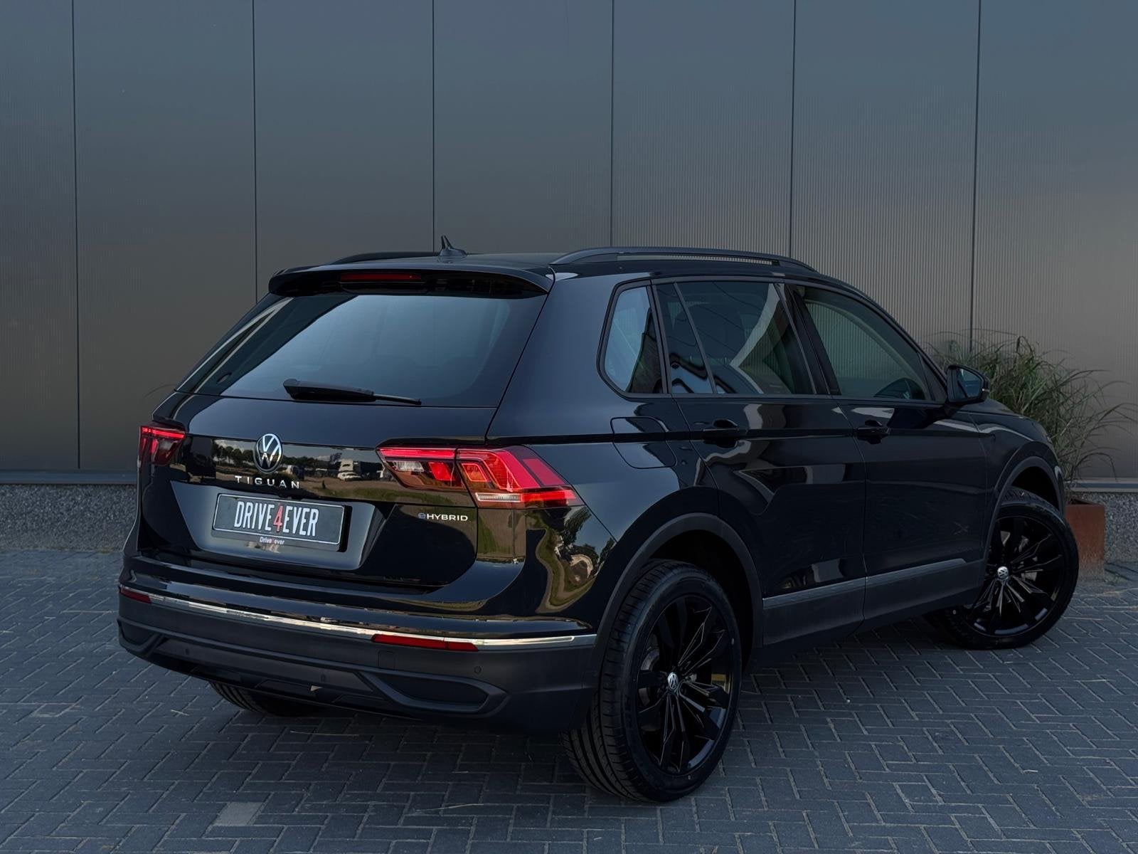 Volkswagen Tiguan 1.4 TSI eHybrid NAVI|CAMERA|LED|CLIMATE CO, 1716 kg, Stof, Gebruikt, Zwart
