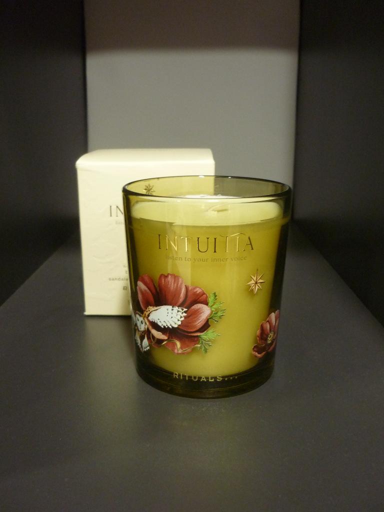Nieuw Rituals Intuitia geurkaars, kaars 290gr, Huis en Inrichting, Woonaccessoires | Kandelaars en Kaarsen, Ophalen of Verzenden