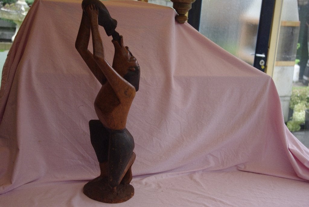 Drinkende man ( Houten beeld, Verzamelen, Beelden en Beeldjes, Ophalen of Verzenden, Gebruikt, Mens