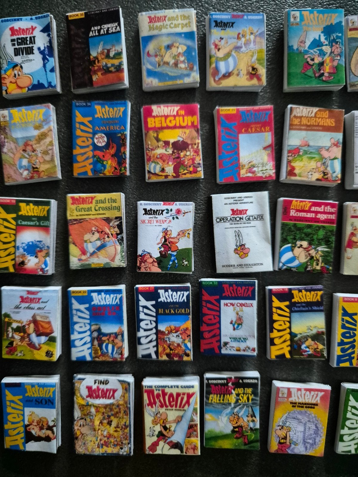 41x Asterix en Obelix mini boekjes poppenhuis boekjes, Meerdere stripboeken, Ophalen of Verzenden, Zo goed als nieuw