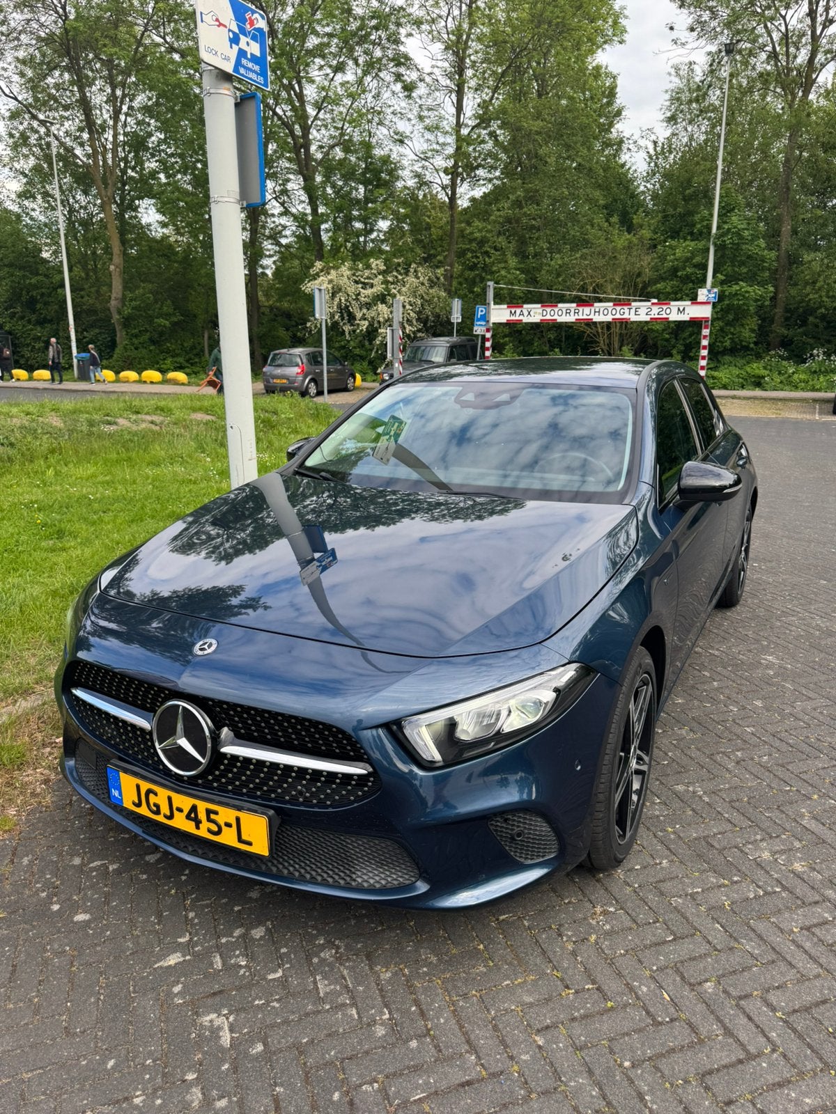 Mercedes-Benz A-Klasse A 250 e 218pk 8G-DCT 2021 Blauw, Plug-in hybride, 1600 kg, Geïmporteerd, 100 km/l