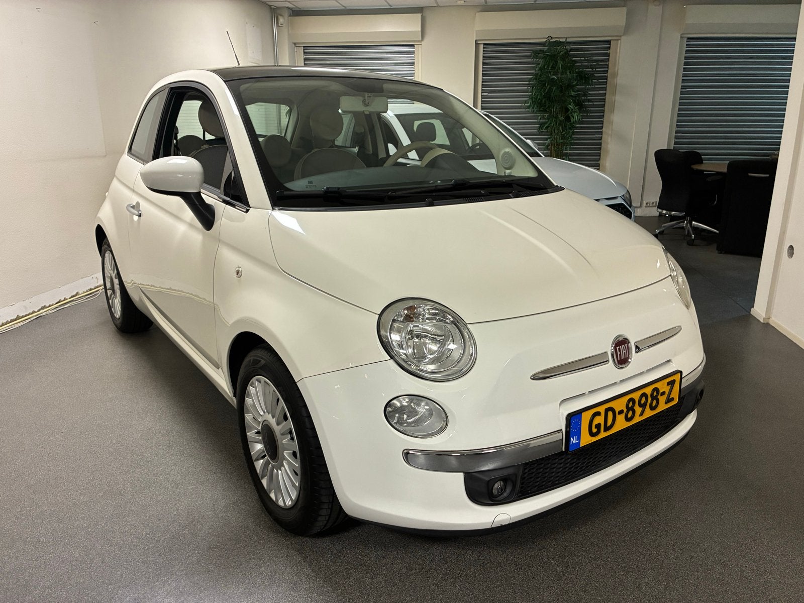 Fiat 500 1.2 C  lounge 2010 wit pano.apk 2027, Auto's, Fiat, Stof, Start-stop-systeem, 4 cilinders, 840 kg
