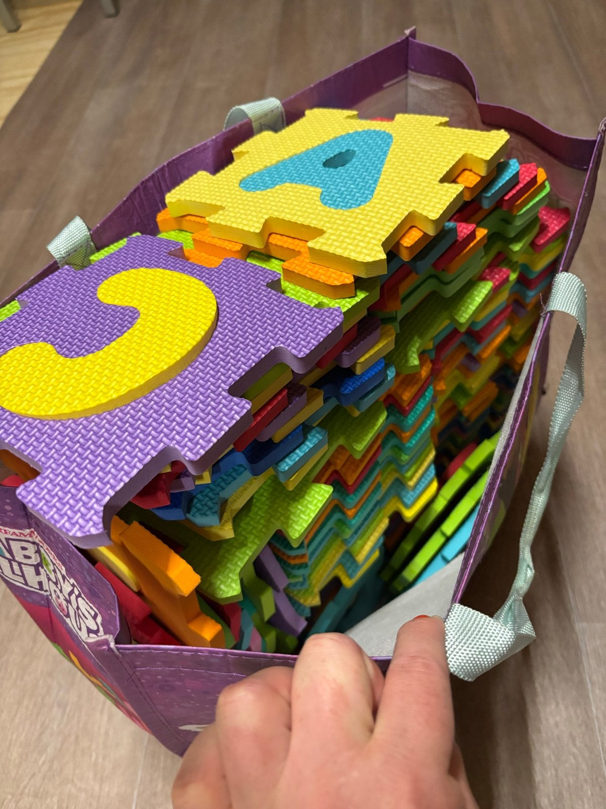 Grote tas foam vloertegels voor kids - cijfers en letters, Ophalen of Verzenden, Gebruikt, Speelkleed