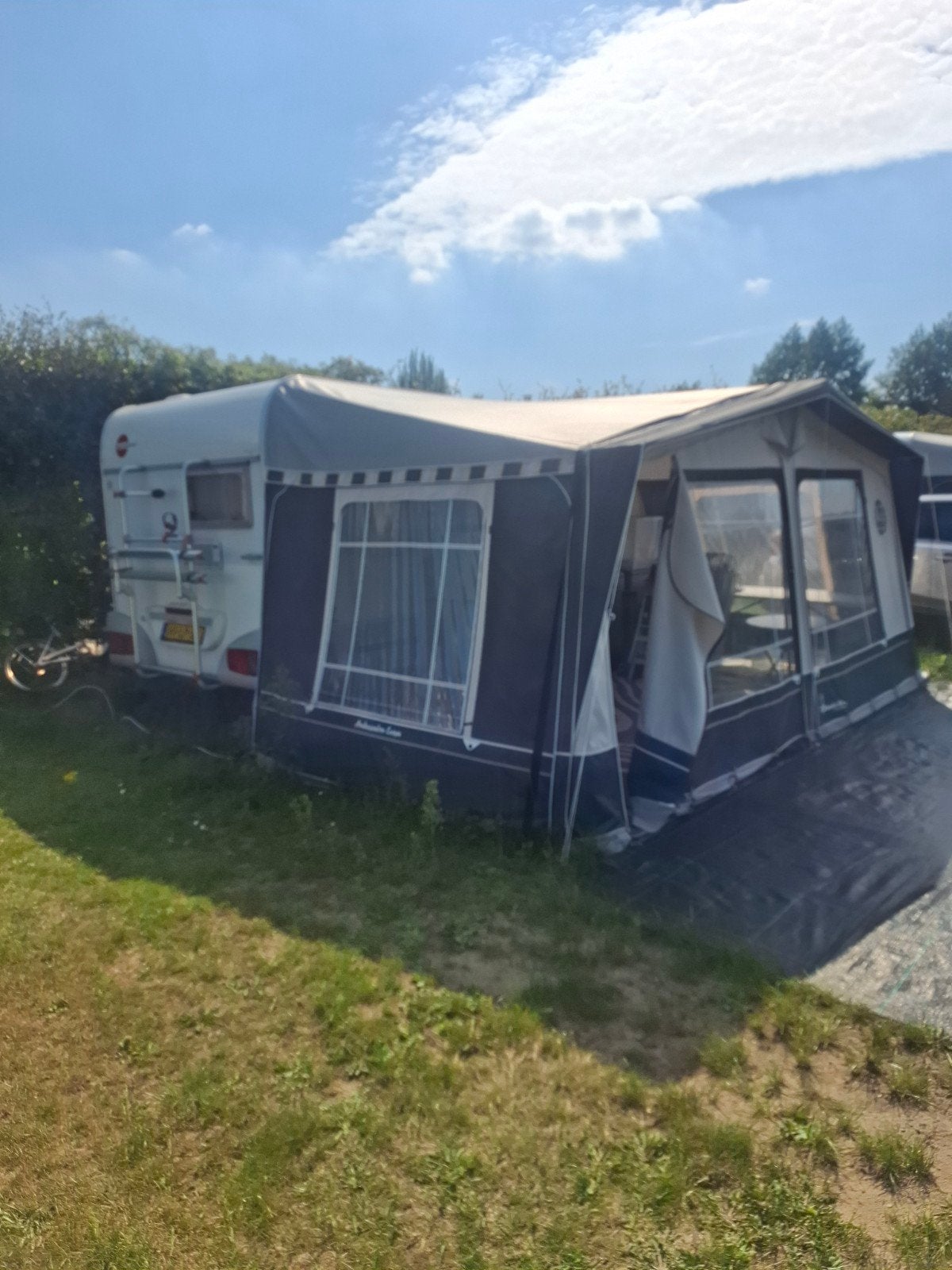 Burstner caravan uit 2002 met voortent Isabella, Vast bed, Treinzit, Particulier, Tot en met 4