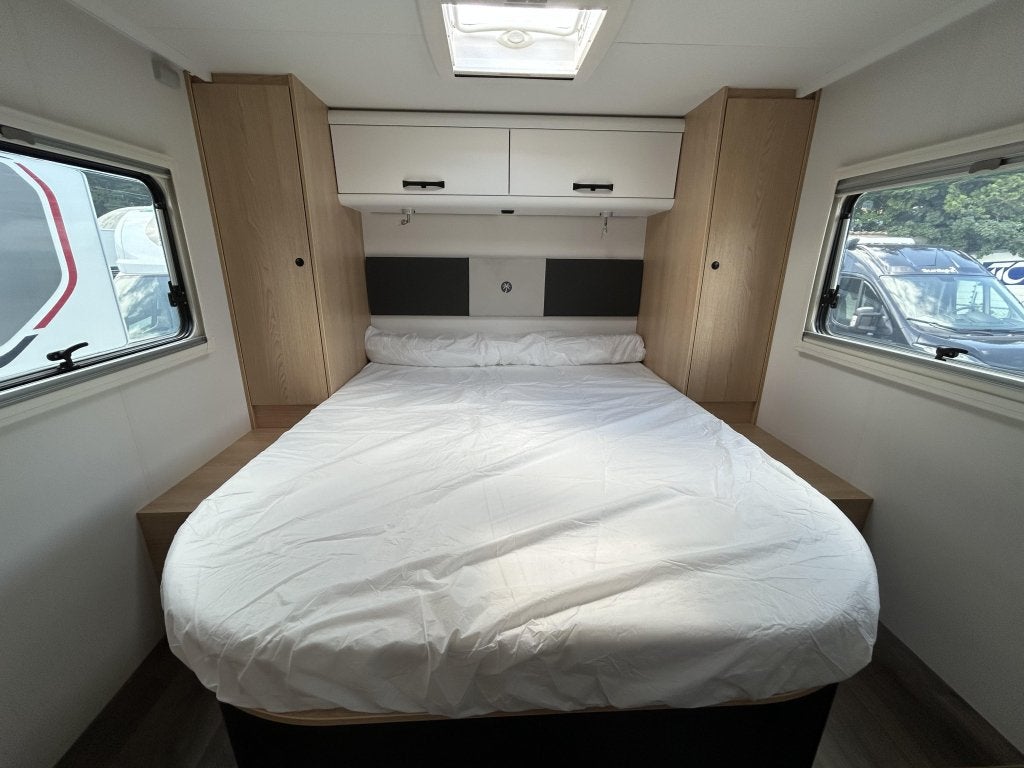 Sunlight T 690 L Queensbed + Hefbed, Caravans en Kamperen, Campers, Sunlight, Ford, Bedrijf, Half-integraal