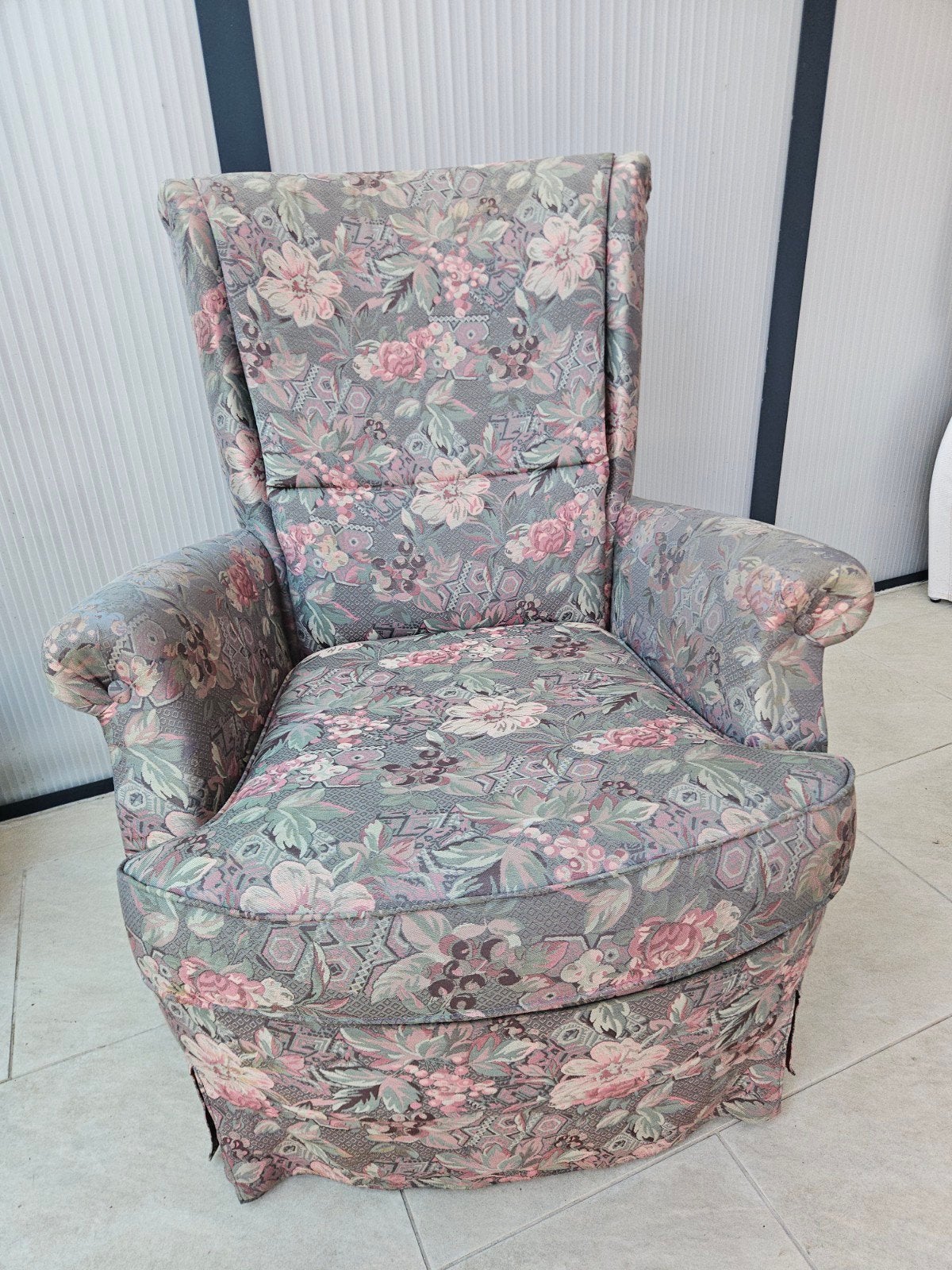 Comfortabele fauteuil met bloemenprint, Huis en Inrichting, Stoelen, Ophalen of Verzenden, Gebruikt, Stof, Klassiek, Bloemenprint, Gezellig