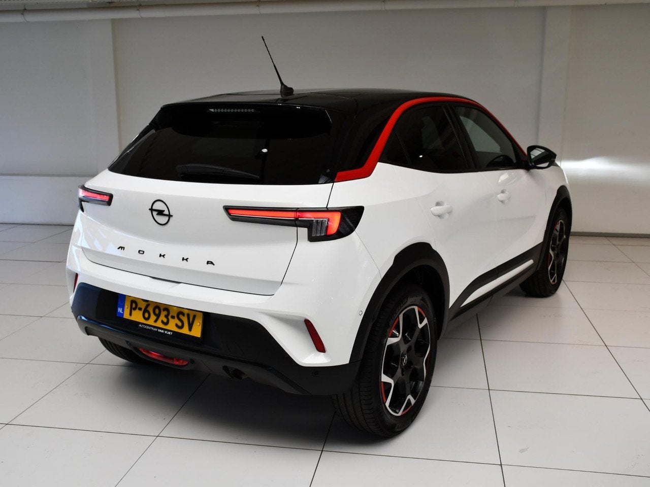 Foto 4 van Opel Mokka 1.2 GS Line | Navigatie | Blind Spot Monitor | Ac