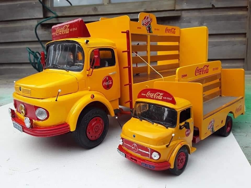 COCA-COLA  MERCEDES TRUCK, Hobby en Vrije tijd, Modelauto's | 1:24, Ophalen of Verzenden, Bus of Vrachtwagen, Overige merken