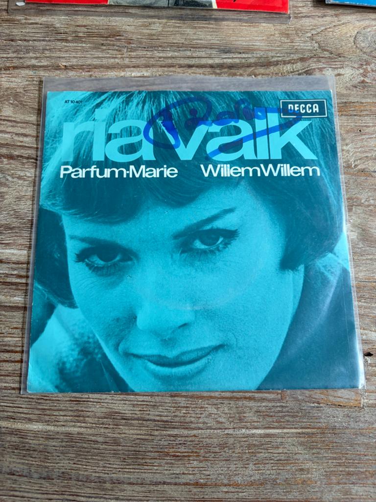 Ria Valk - Parfum-Marie / Willem Willem (Gesigneerd), Gebruikt, 7 inch, Levenslied of Smartlap, 1960 - 1969