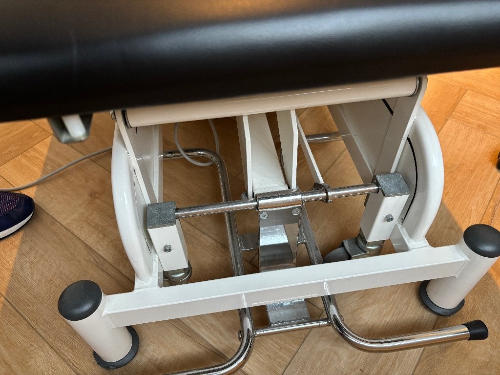 Foto 11 van Enraf Nonius Manumed 3-delige Elektrische behandeltafel