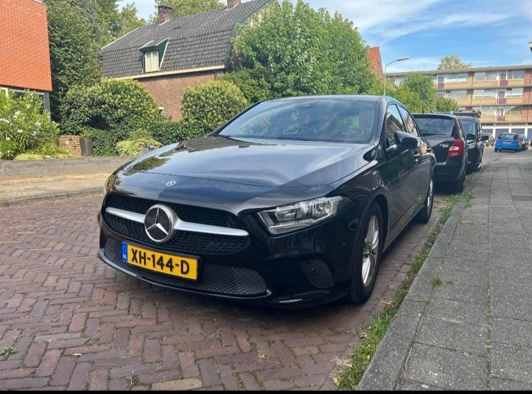 Mercedes-Benz A-Klasse A 160 109pk 2019 Zwart, Auto's, Voorwielaandrijving, Zwart, 4 cilinders, Leder en Stof