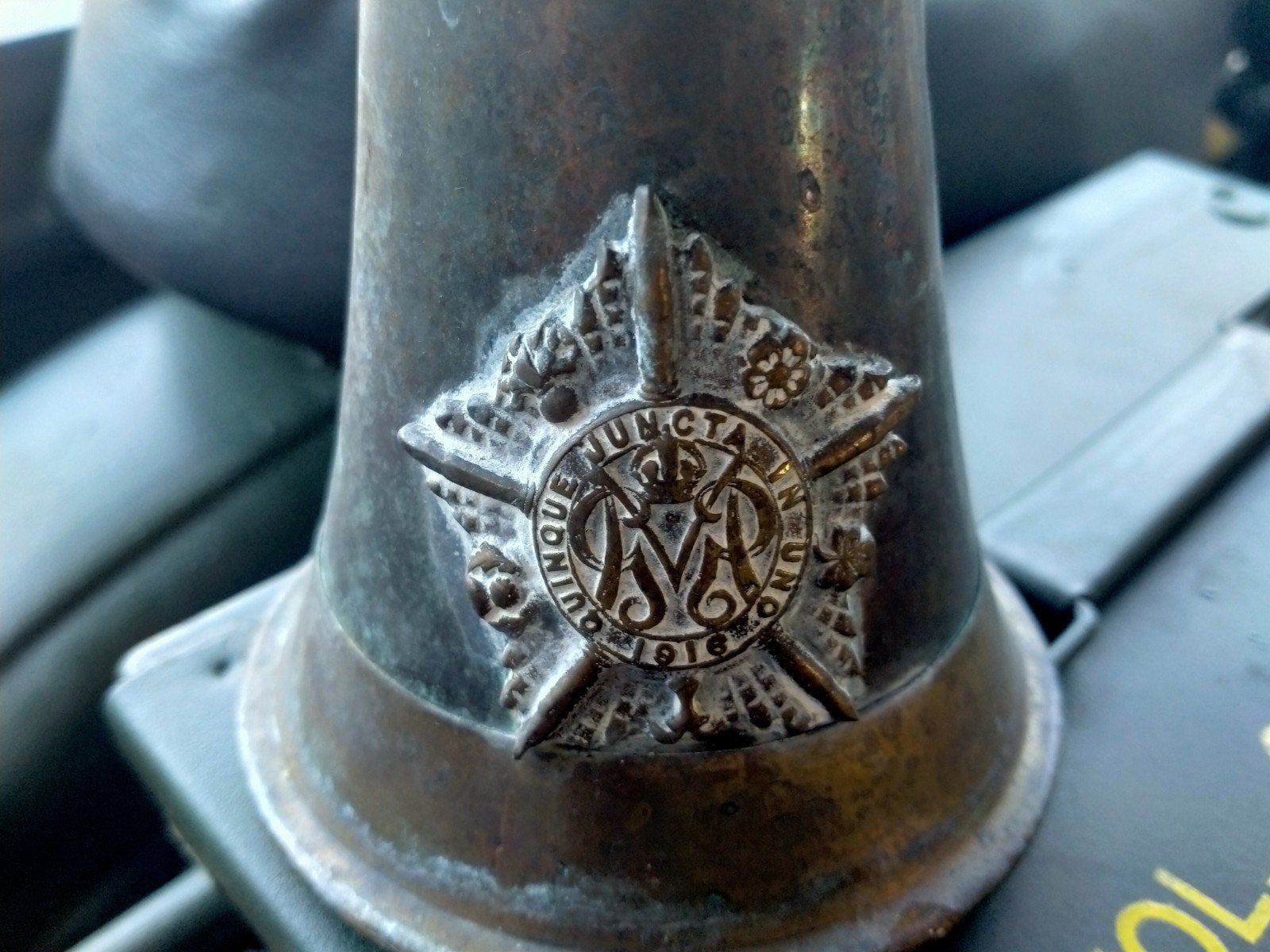 Vintage Trompet 1916 met Embleem - Uniek Verzamelaarsstuk, Antiek en Kunst, Ophalen of Verzenden