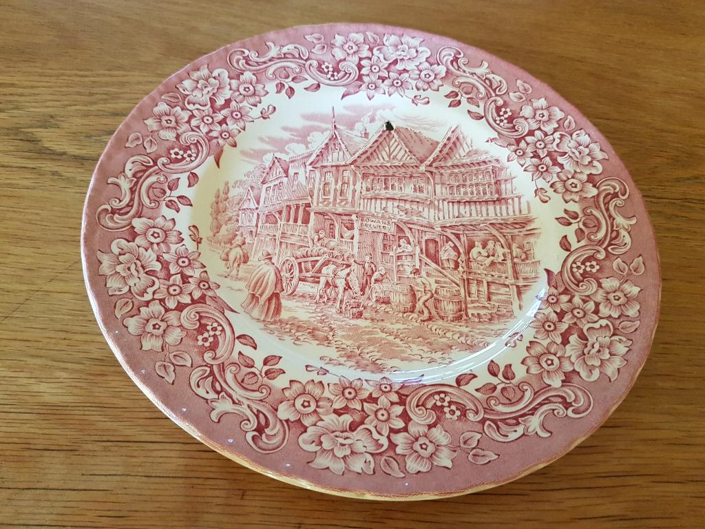 Royal Tudor Ware rood wandbord, met gaatje, diameter 25,5 cm, Antiek en Kunst, Antiek | Wandborden en Tegels, Ophalen of Verzenden