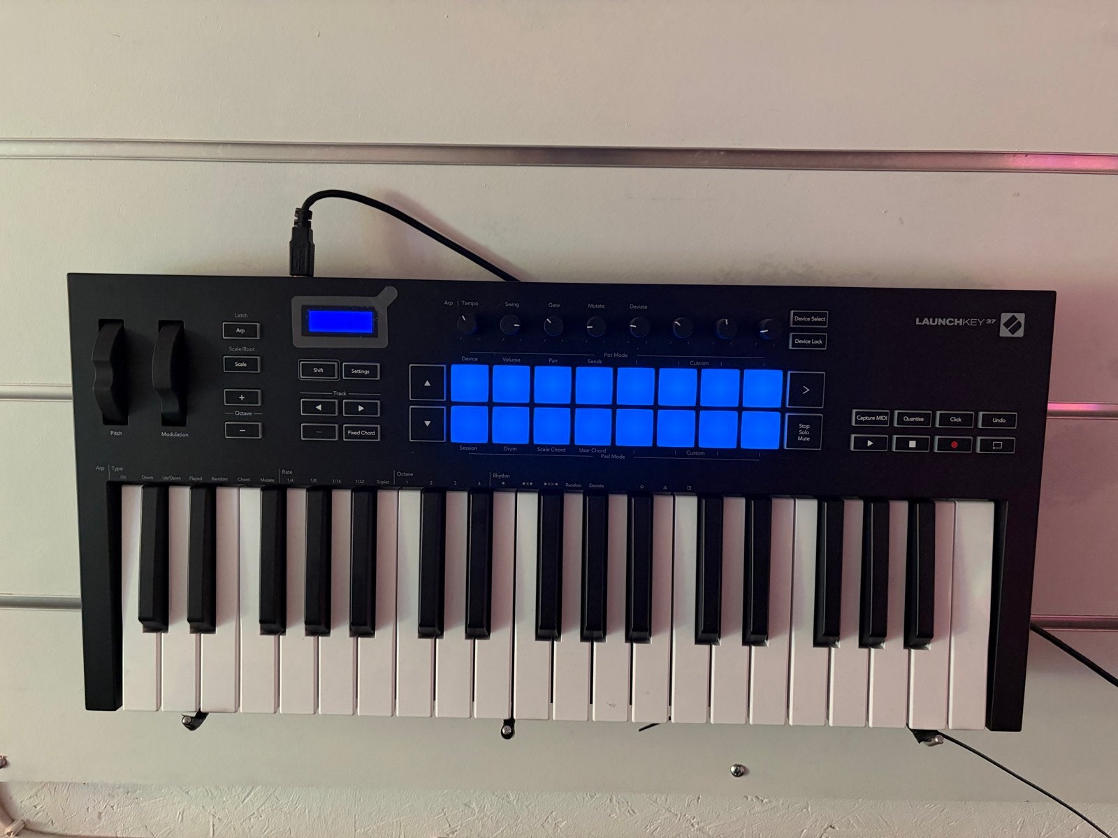 Novation Launchkey 37 MIDI Keyboard Controller, Overige merken, Zo goed als nieuw, Aanslaggevoelig, Overige aantallen