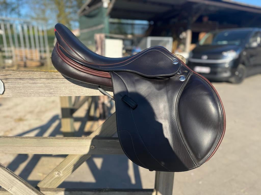 TE KOOP - Erreplus 16” springzadel, Dieren en Toebehoren, Paarden en Pony's | Zadels, Ophalen of Verzenden, Springen