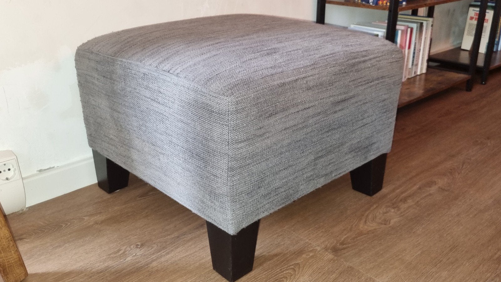 IKEA poef hocker voetenbank grijs 56x56x38 cm, Ophalen, Gebruikt, Stof, 50 tot 75 cm