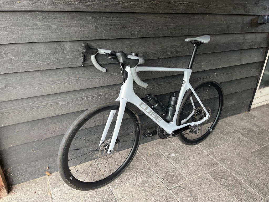 Cube Agree C:62 ONE (2025/2026) | Maat 62, 28 inch, Carbon, Heren, Zo goed als nieuw
