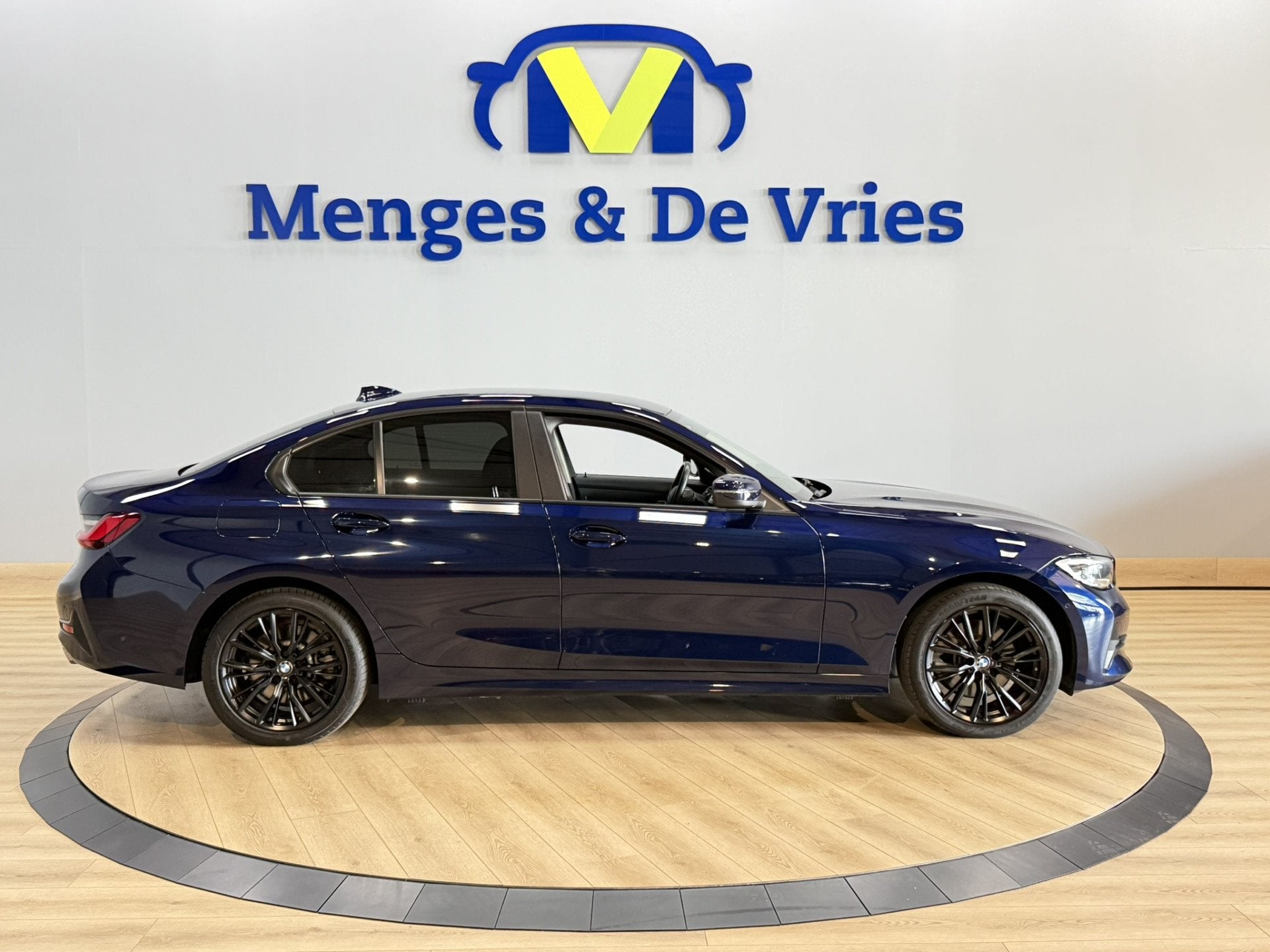 BMW 3-serie 320e Business Edition Plus Airco ECC | Camera |, Auto's, BMW, Automaat, Gebruikt, 4 cilinders, Blauw