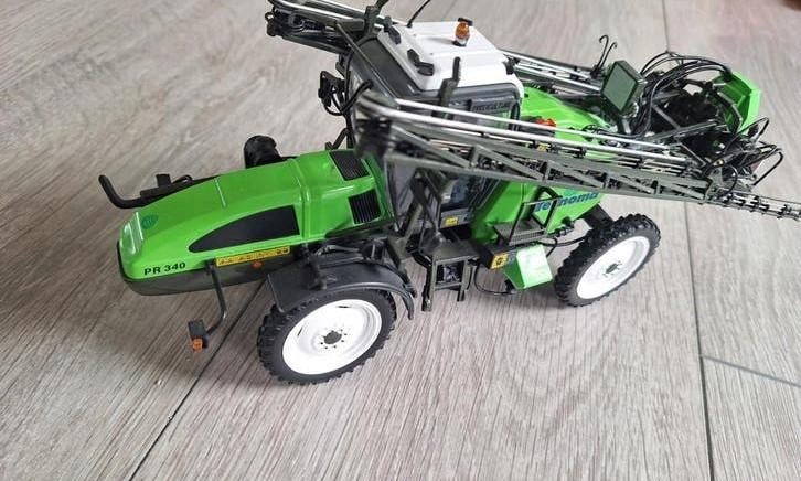 Te koop tecnoma zelfrijende veldspuit 1:32 van UH, Ophalen, Gebruikt, Overige schalen, Onderdeel
