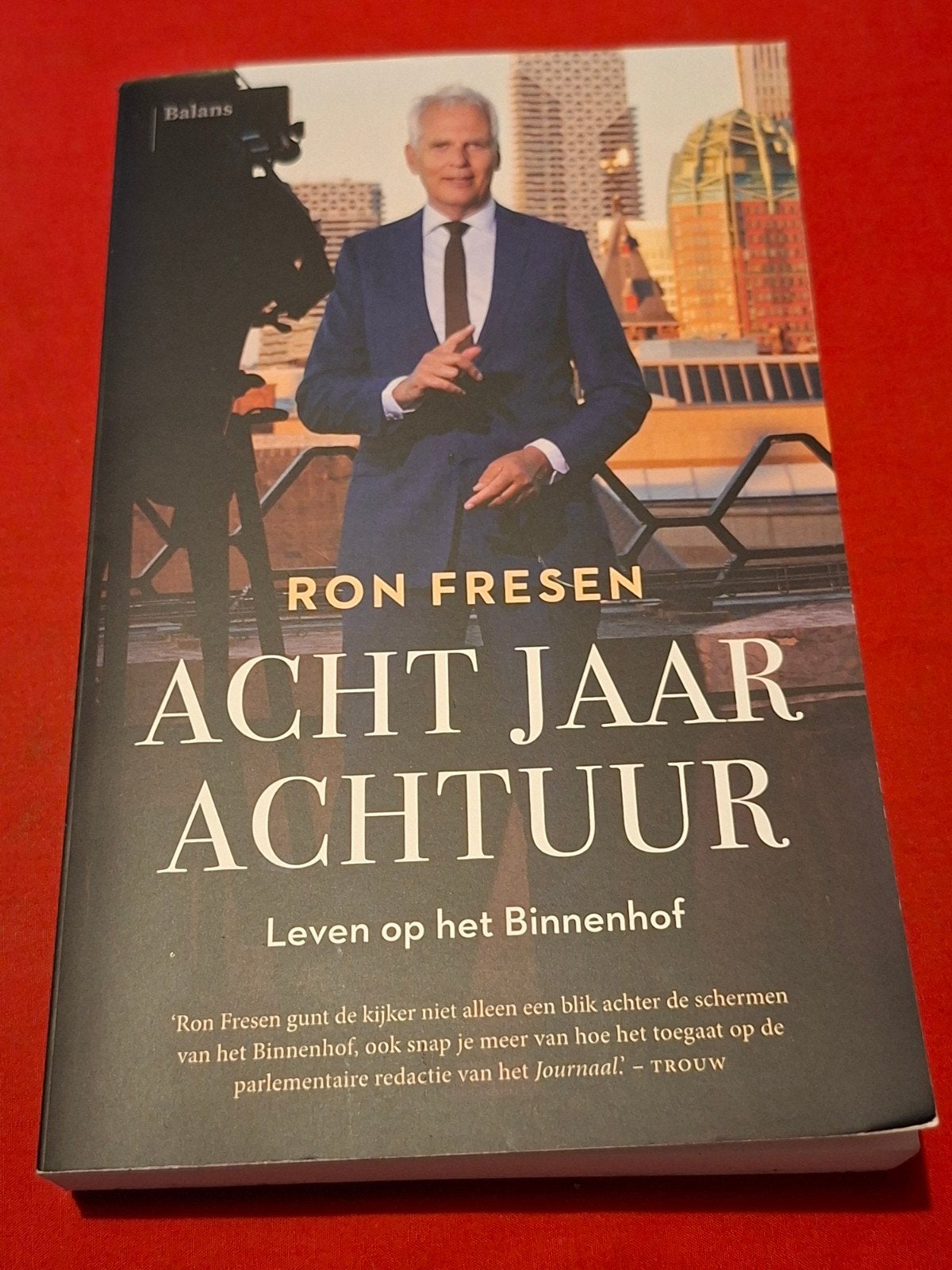 GESIGNEERD Acht jaar achtuur. Ron Fresen. 2022 - 3e druk., Ophalen of Verzenden, Gelezen, Politiek en Staatkunde, Nederland